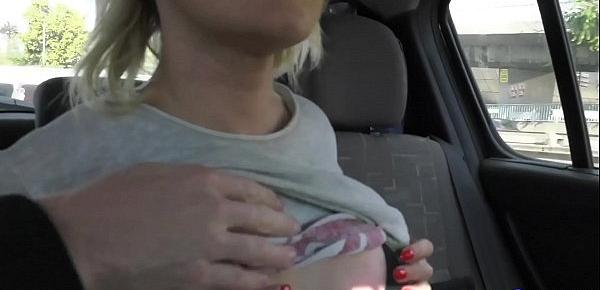  Milf blonde aux gros seins adore la bite